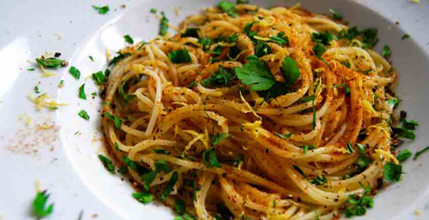 Spaghetti, bottarga di tonno e pomodori secchi