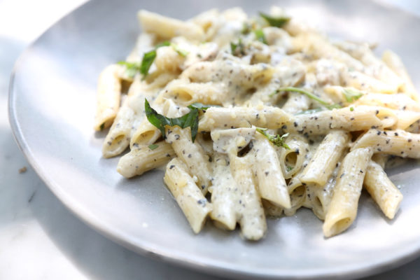 penne panna e tartufo nero